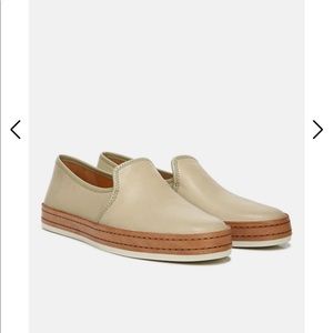 NWT/NIB Vince Canella Suede Flat in Doe